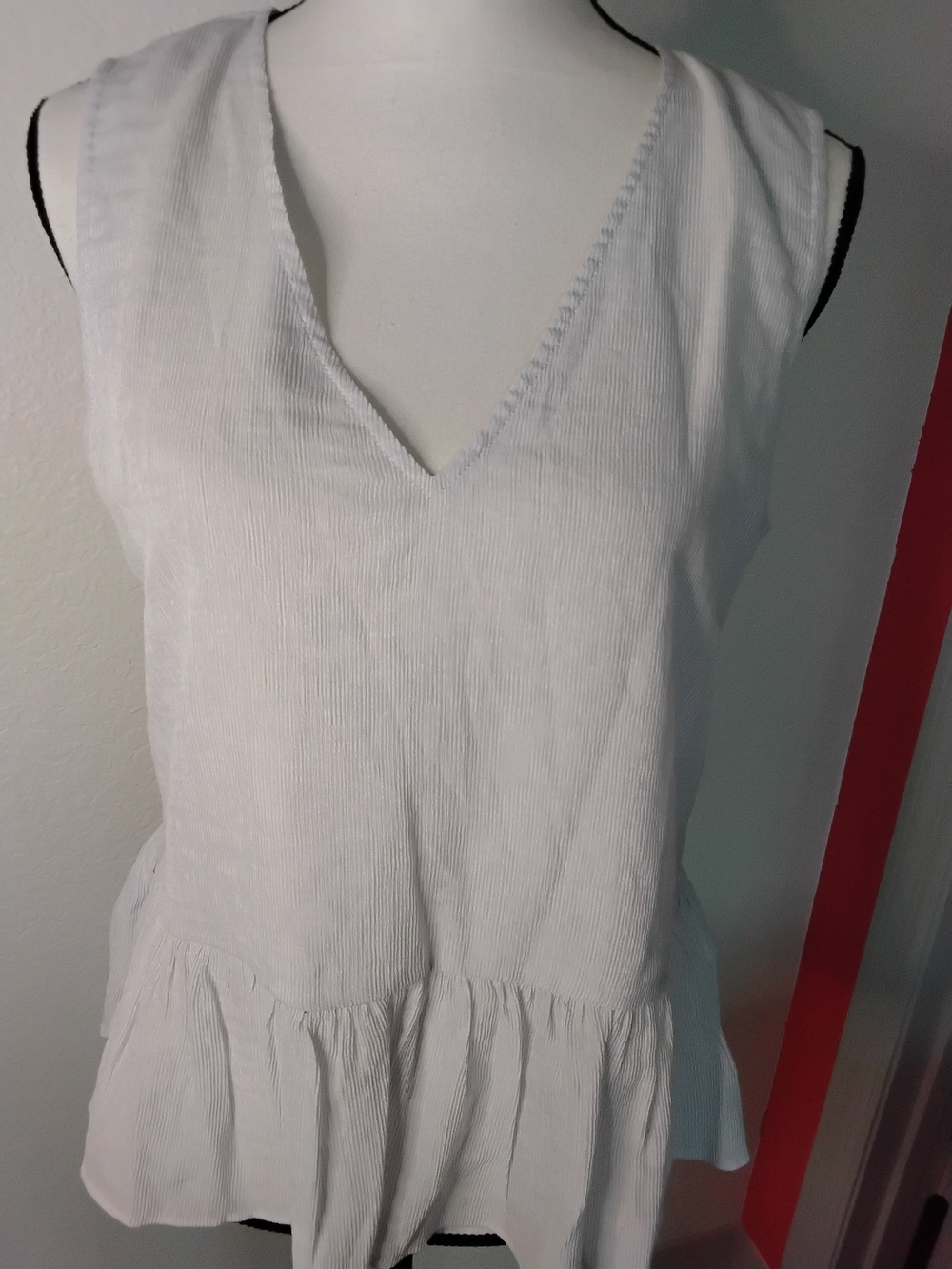 Club Monaco White Textured Sleeveless Top